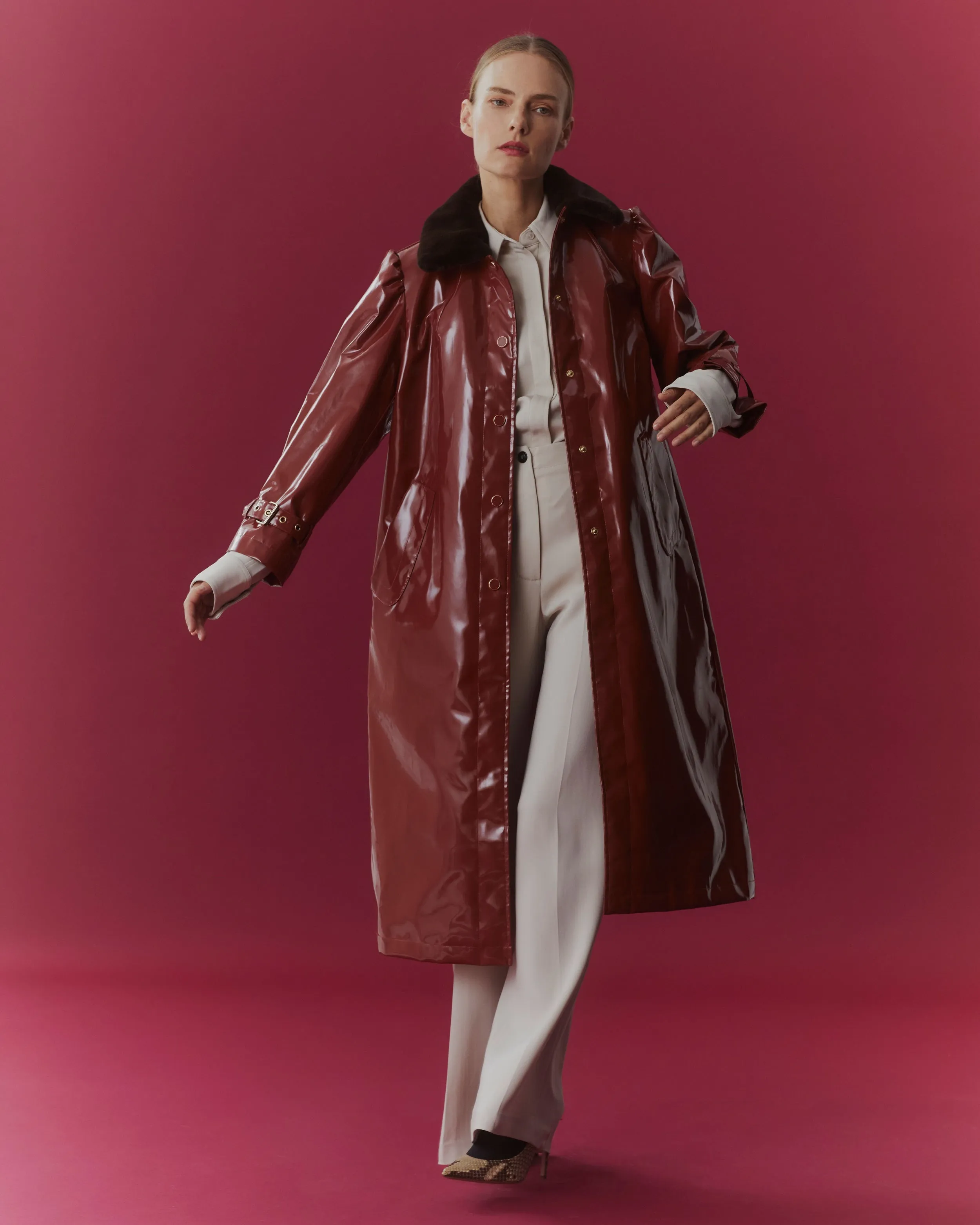 Long Raincoat with detachable plush collar - Deep Red