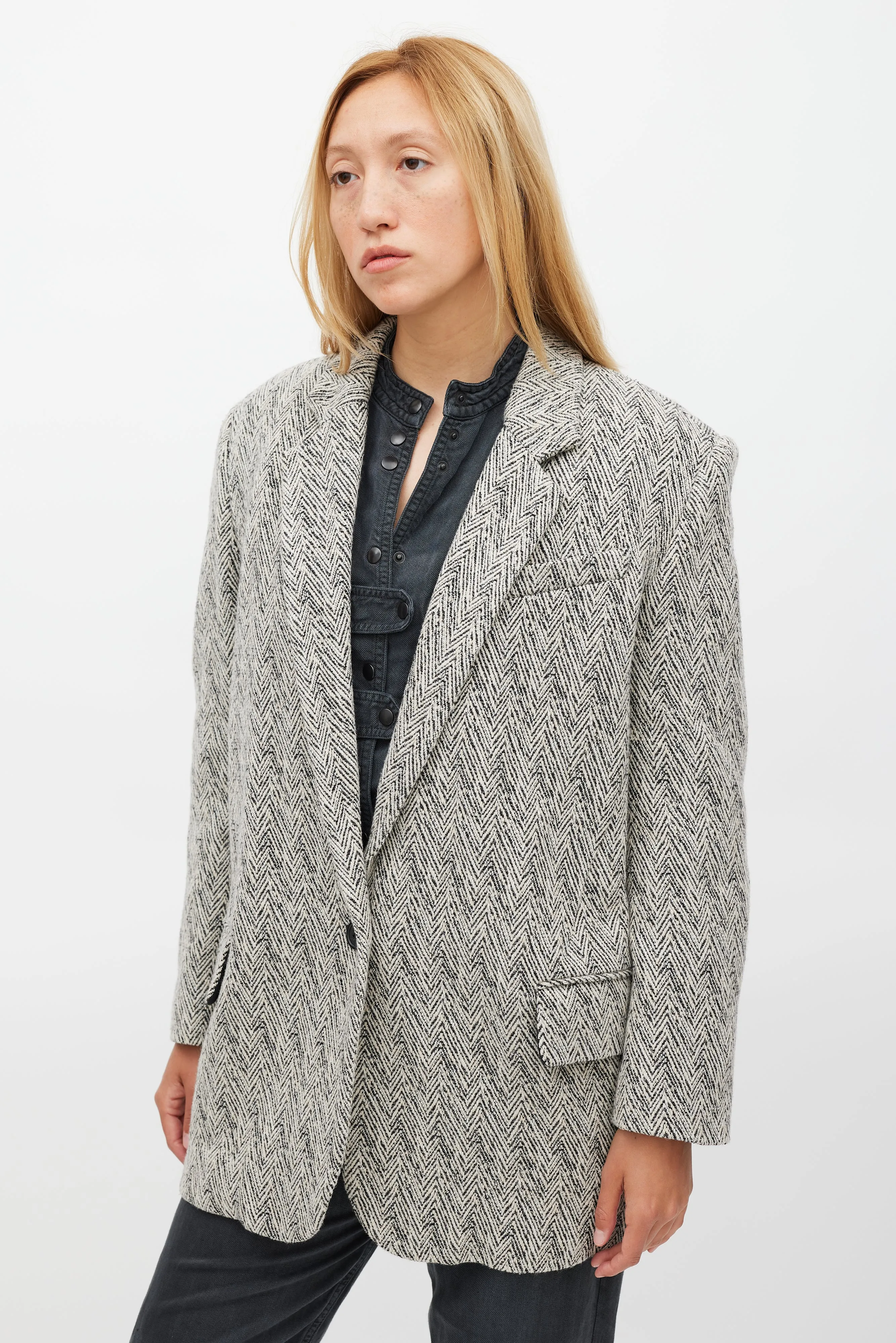 White & Black Herringbone Cikaito Coat